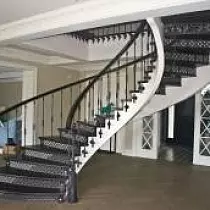 Лестницы с ковкой