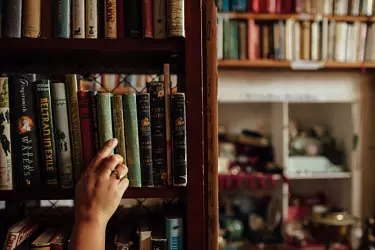 Книжные шкафы для домашней библиотеки: как выбрать и на что обратить внимание