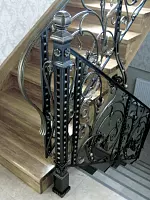 Кованая лестница с перилами Л024