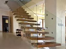 Лестница со стеклянным ограждением Л170