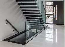 Лестница со стеклянным ограждением Л173