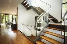 Лестница со стеклянным ограждением Л175