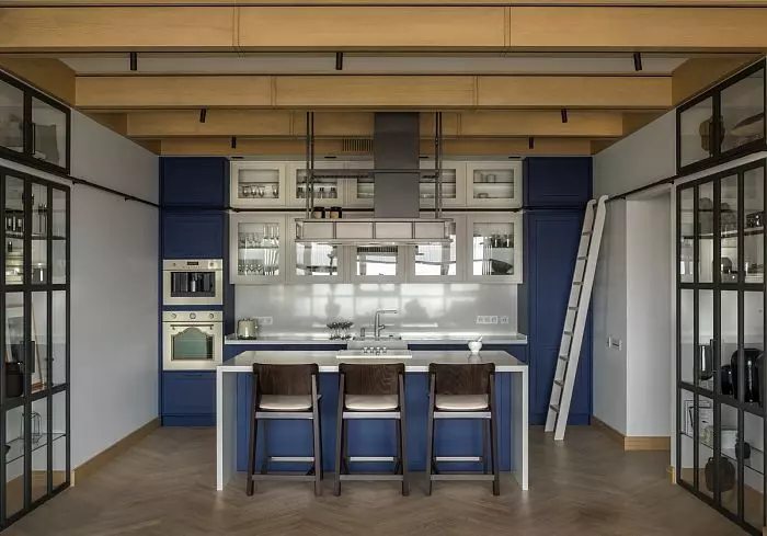 Кухня в современном стиле в синих тонах КХ029