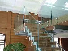 Лестница со стеклянным ограждением Л165