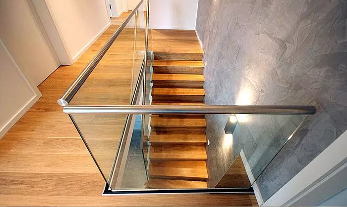 Лестница со стеклянным ограждением Л160