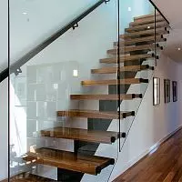 Лестница со стеклянным ограждением Л168