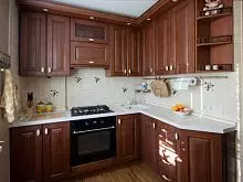 Кухня коричневая угловая из массива КХ025