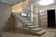 Лестница со стеклянным ограждением Л161
