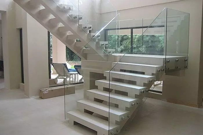 Лестница со стеклянным ограждением Л162