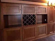 Трехдверный шкаф классический для винных бутылок Ш001