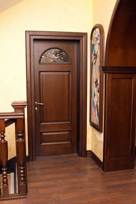 Дверь с витражной вставкой Д011